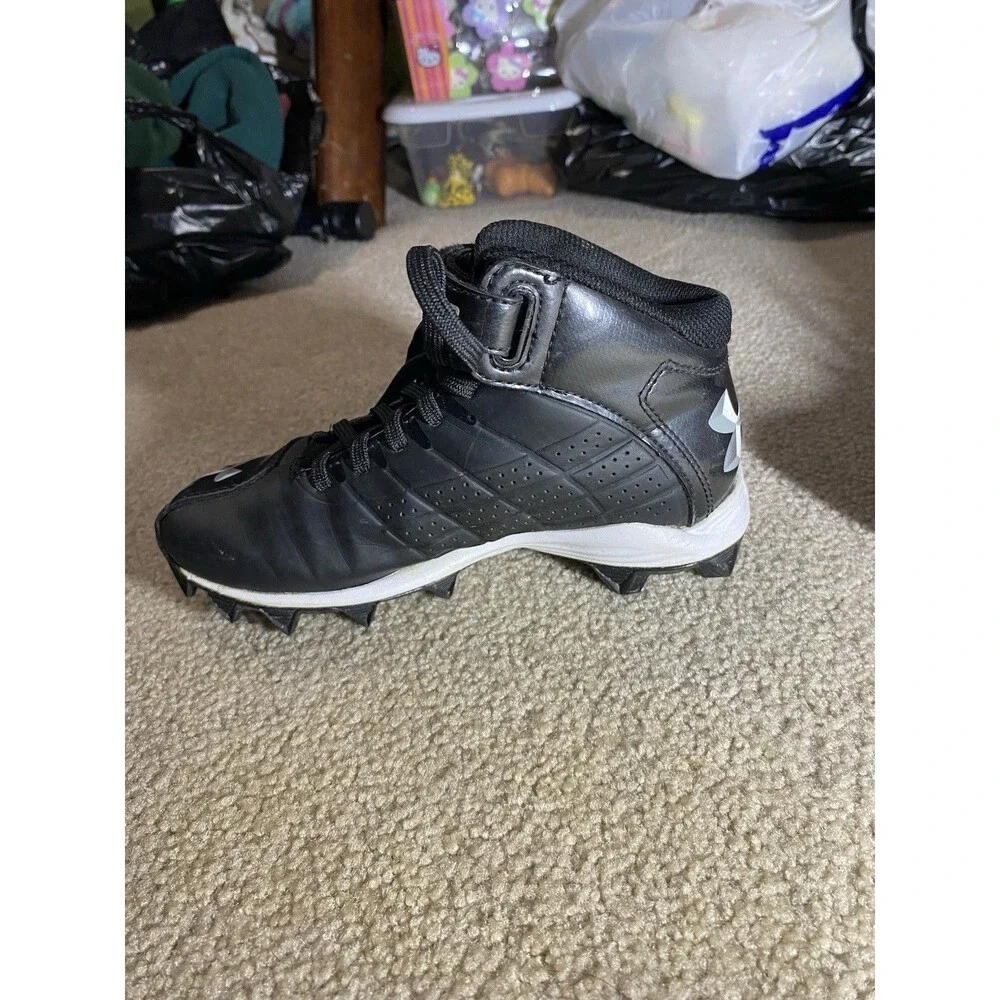 Under Armour Crusher Mid Youth Football Cleats Black White 1235878-001 Size 1Y